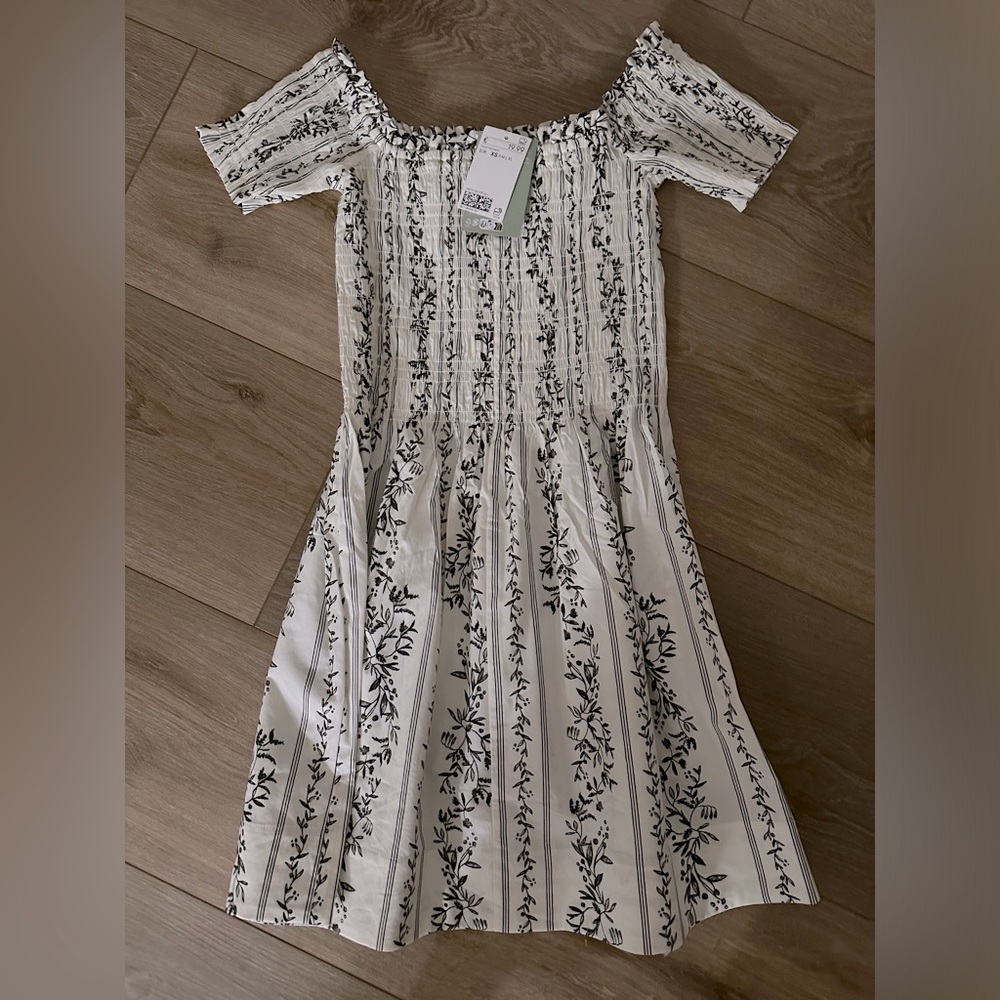 H&M Smocked Off-The-Shoulder Dress Cream/Black Floral Size XS